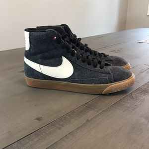 Nike Blazer Mid Suede Vintage in Black White Gum